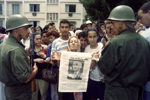 Durant les funérailles du président algérien Mohamed Boudiaf, le 1er juillet 1992.