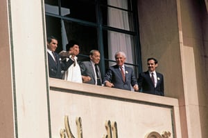 De g. à dr., Zine el-Abidine Ben Ali, Mouammar Kadhafi, Hassan II, Chadli Bendjedid et Maaouiya Ould Taya, lors du sommet de l’UMA, à Marrakech, le 16 février 1989. © STEVENS FREDERIC/SIPA