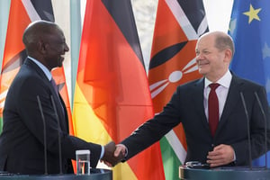 Rencontre du président kényan William Ruto et du chancelier allemand Olaf Scholz à Berlin le 28 mars 2023. © REUTERS/Michele Tantussi