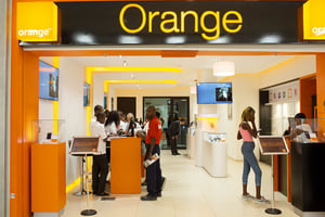 Boutique Orange dans le centre commercial le Playce-Marcory à Abidjan, le 27 avril 2016. © ROMUALD MEIGNEUX/SIPA