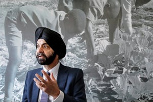 Ajay Banga, candidat américain pour diriger la Banque mondiale, lors d’une interview à Nairobi, au Kenya, le 8 mars 2023. © TONY KARUMBA/AFP