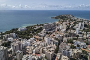 Plus de la moitié de la population vivant à Dakar, la plus grande ville du Sénégal, et dans sa banlieue a moins de 35 ans. © Sylvain Cherkaoui pour JA