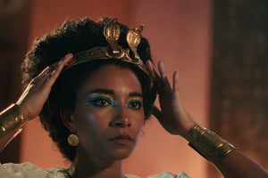 Adele James interprète Cléopâtre dans Queen Cleopatra, de Jada Pinkett Smith. © Netflix 2023