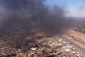 L’aéroport international de Khartoum endommagé par les combats, le 21 avril 2023. © AFP