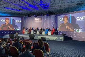 Débat sur les initiatives pour encourager la participation des femmes au secteur de la cybersécurité en Afrique au CAF à Abidjan, le 24 avril 2023. © CAF