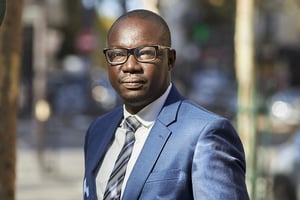 Gerry Taama, le président du Nouvel engagement togolais, à Paris, le 4 octobre 2021. © Bruno Levy pour JA
