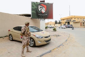 Un soldat de la force pro-gouvernementale déployée à Zamiya, dans l’est de la Libye, le 14 mai 2023. © Mahmud TURKIA / AFP.