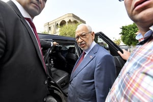 Rached Ghannouchi quitte son domicile pour se rendre dans les bureaux du procureur antiterroriste à Tunis, le 20 septembre 2022. © FETHI BELAID/AFP