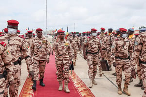 Mahamat Idriss Déby Itno (centre) à N’Djamena, le 20 août 2022. © Présidence du Tchad