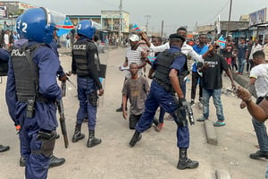 Déploiement de forces de l’ordre lors de la marche de l’opposition, à Kinshasa le samedi 20 mai 2022. © Stanis Bujakera Tshiamala pour JA