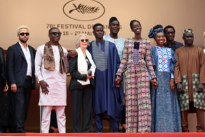 Une partie de l’équipe du film « Banel E Adama », dont la réalisatrice Ramata-Toulaye Sy, assiste au tapis rouge, au Palais des festivals de Cannes, le 20 mai 2023. © Mike Coppola/Getty Images/AFP