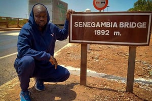 Le 2 mai, Ousmane Sonko a fait escale en Gambie, avant de rejoindre Ziguinchor, bien qu’il soit interdit de sortir du territoire national. © Facebook Ousmane Sonko