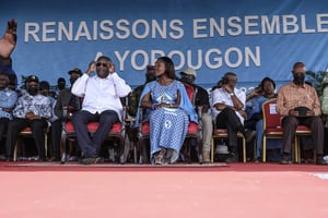 L’ancien président ivoirien Laurent Gbagbo, président PPA-CI avec son épouse Nady Bamba lors d’un rassemblement du parti à Yopougon, le 31 mars 2023. © Sia KAMBOU/AFP