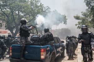 Les affrontements entre forces de l’ordre et partisans d’Ousmane Sonko ont fait plusieurs victimes. © GUY PETERSON / AFP