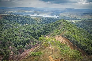 Le Gabon, qui séquestre annuellement 140 millions de tonnes de CO2, alors qu’il n’en émet que 35 millions de t, veut faire bouger le marché des crédits carbone en faveur des pays forestiers. © Antonin Borgeaud