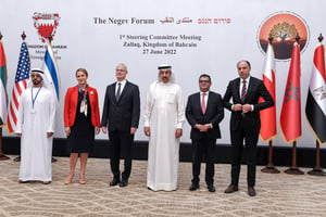 Lors de la réunion du comité d’organisation du premier sommet du Néguev, le 27 juin 2022, à Bahreïn. © MAZEN MAHDI/AFP