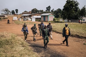 Des commandants du groupe armé URDPC-Codeco dans le village de Linga, en Ituri, le 13 janvier 2022. © ALEXIS HUGUET/AFP