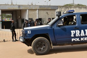Des éléments de la police ivoirienne, en février 2016 à Abidjan. © SIA KAMBOU/AFP
