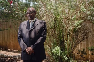 Paul Rusesabagina, l’hôtelier rwandais devenu dissident, chez lui à San Antonio, au Texas, le 25 juin 2023. © CHRISTOPHER LEE/The New York Times-REDUX-REA