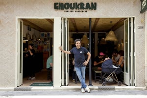 Choukran, le restaurant d’Abdel Alaoui situé au 29 rue Saint-Georges, est ouvert midi et soir, sept jours sur sept. À Paris, le 02 juillet 2023. © Bruno Lévy pour JA