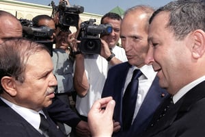 Le Premier ministre israélien Ehud Barak et le président algérien Abdelaziz Bouteflika, le 25 juillet 1999. © GPO / AFP