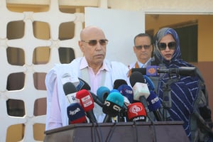 Le président avec son épouse, Mariem Mint Mohamed Fadel Ould Dah, à Nouakchott, le 13 mai 2023. © Ahmed Cheyakh Aly/Anadolu Agency via AFP