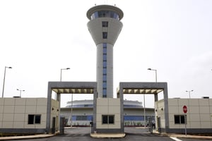 Les contrôleurs aériens sont dans le collimateur de l’agence. Ici, une tour de contrôle, à l’aéroport international Blaise-Diagne, à Diass, à une cinquantaine de kilomètres de Dakar. © SEYLLOU/AFP