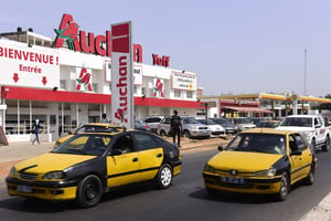 Supermarché Auchan dans le quartier de Yoff, à Dakar, en octobre 2017. © SEYLLOU/AFP