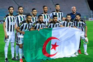 L’équipe de l’Entente sportive de Sétif, le jour des quarts de finale de la Ligue des champions de la CAF, à Tunis, le 22 avril 2022. © Yassine Mahjoub / Sipa
