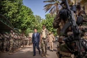 Boris Pistorius, ministre allemand de la Défense, avec son homologue malien Sadio Camara, le 14 avril 2023. © MICHAEL KAPPELER / DPA / dpa Picture-Alliance via AFP