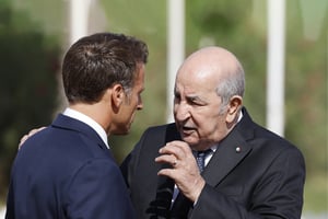 Les présidents algérien et français, Abdelmadjid Tebboune et Emmanuel Macron, à Alger, le 27 août 2022. © Ludovic MARIN / AFP