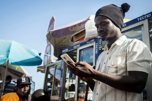L’internet mobile, principal canal de communication du Sénégal, est coupé depuis ce 31 juillet. © Sylvain Cherkaoui pour JA