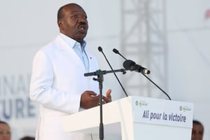 Le président du Gabon Ali Bongo Ondimba prononce un discours au stade Nzang Ayong, à Libreville, le 10 juillet 2023, un jour après avoir annoncé qu’il briguerait un troisième mandat à la tête du pays. © STEEVE JORDAN/AFP
