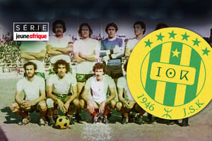 L’équipe du JSK qui remporta la finale de la Coupe d’Algérie en juin 1977. © Montage JA : DER