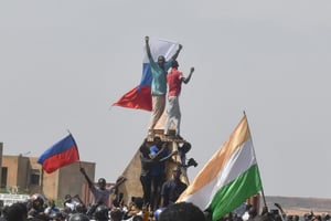 Manifestation de soutien aux putschistes, à Niamey, le 30 juillet 2023. © AFP