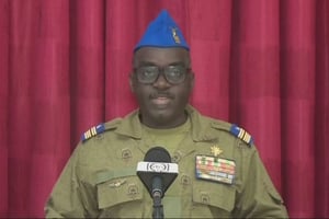 Le colonel-major Amadou Abdramane, le porte-parole du Conseil national pour la sauvegarde de la patrie (CNSP) depuis le coup d’État, sur Télé Sahel le 13 août 2023. © Tele Sahel / AFP