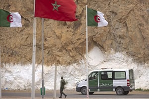 Une patrouille de gardes-frontières algériens à la frontière algéro-marocaine, dans la région de Oujda, le 4 novembre 2021. © FADEL SENNA/AFP