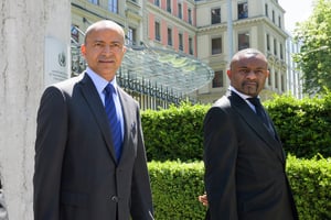 Moïse Katumbi (à g.) et Salomon Idi Kalonda à Genève, le 2 juin 2017. © Photo by Fabrice COFFRINI / AFP