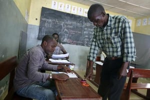Un bureau de vote à Libreville, au second tour des législatives le 27 octobre 2018.