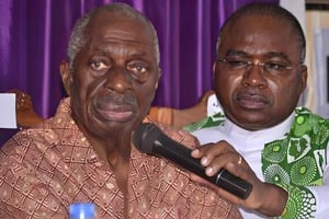 Alphonse Kwassi Cowppli-Boni (à gauche) a été désigné président par intérim du PDCI le 2 août 2023.
