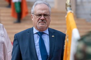 Sylvain Itté présente ses lettres de créances à Mohamed Bazoum à Niamey, le 7 octobre 2022. © DIRCOM PRN