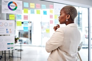 59 % des femmes devenues PDG ont d’abord siégé au sein de conseils d’administration avant de diriger une grande société, contre 42 % des hommes chefs d’entreprise. © Yuri Arcurs/peopleimages/adobestock