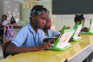 Programme Kamba Dyami du FSDEA, un laptop par élève. Janvier 2016. © Facebook FSDEA