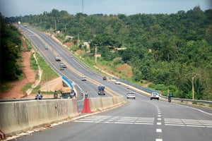 La route nationale inter-États 2 (RNIE 2) va de Cotonou à la frontière nigérienne. © Gabin Degan/CC BY-SA 4.0
