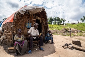 Des personnes déplacées dans un camp à Komanda, dans la province d’Ituri, le 30 août 2023. © GLODY MURHABAZI / AFP