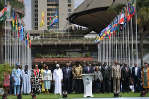 Le président du Kenya William Ruto et d’autres dirigeants africains lors du discours de clôture du Sommet africain sur le climat 2023 au Kenyatta International Convention Centre (KICC) à Nairobi, le 6 septembre 2023. © SIMON MAINA / AFP