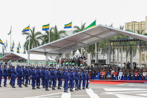 Le nouvel homme fort du Gabon, le général Brice Clotaire Oligui Nguema, qui a été investi président par intérim du Gabon, assiste au défilé de la Prytanée militaire, lors de la parade militaire, à Libreville, le 4 septembre 2023. © AFP