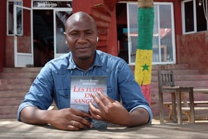 L’écrivain sénégalais Alioune Badara Mbengue, auteur du roman « Les Flots en sanglots ». © Ken Fernandez