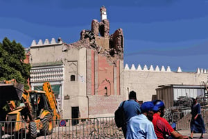 Le tremblement de terre de magnitude 6,8 qui a secoué le pays dans la nuit du 8 septembre a fait des dégâts colossaux. Ici, c’est le minaret d’une mosquée de la vieille ville de Marrakech qui s’est effondré. Au Maroc, le 11 septembre 2023. © The Yomiuri Shimbun via AFP