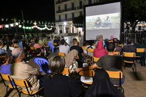 Des personnes assistent à l’ouverture des Rencontres cinématographiques de Béjaïa, dans le nord-est de l’Algérie, le 23 septembre 2023. © AFP